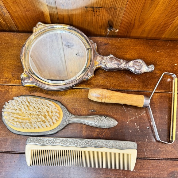 Vintage Silver Vanity Set with Comb and Lint Remover - Picture 2 of 5